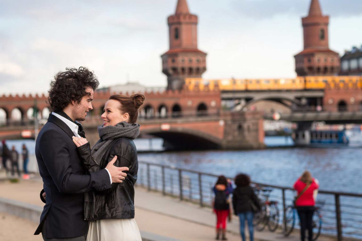 After Wedding Shooting – Oberbaum Bridge Berlin Kreuzberg