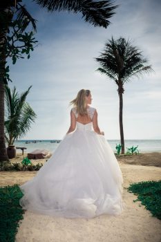 Hochzeitsfotograf Thailand-Phi Phi Island Brautkleid von hinten