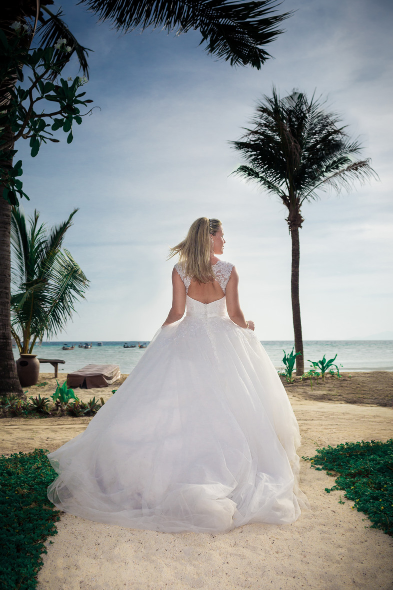 Hochzeitsfotograf Thailand-Phi Phi Island Brautkleid von hinten